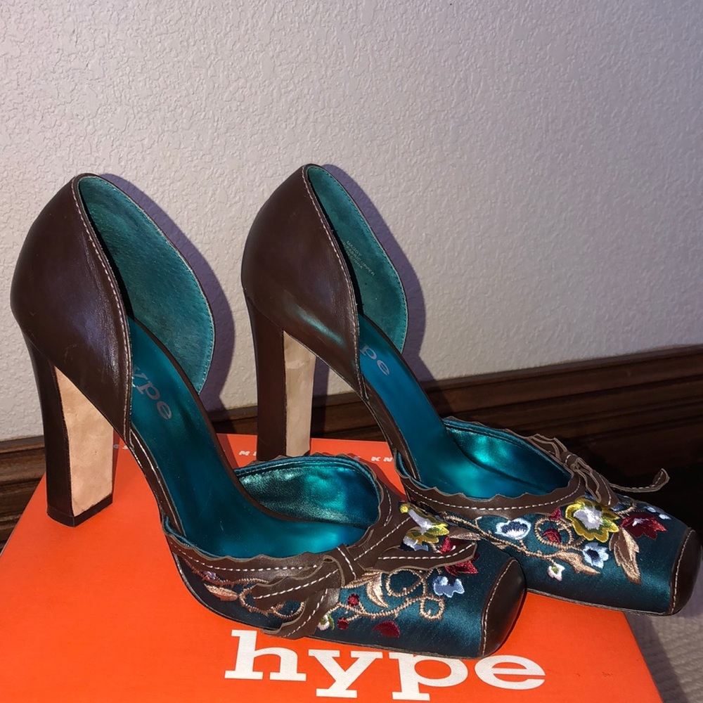 Hype Maggy heels embroidered w ballerina toe